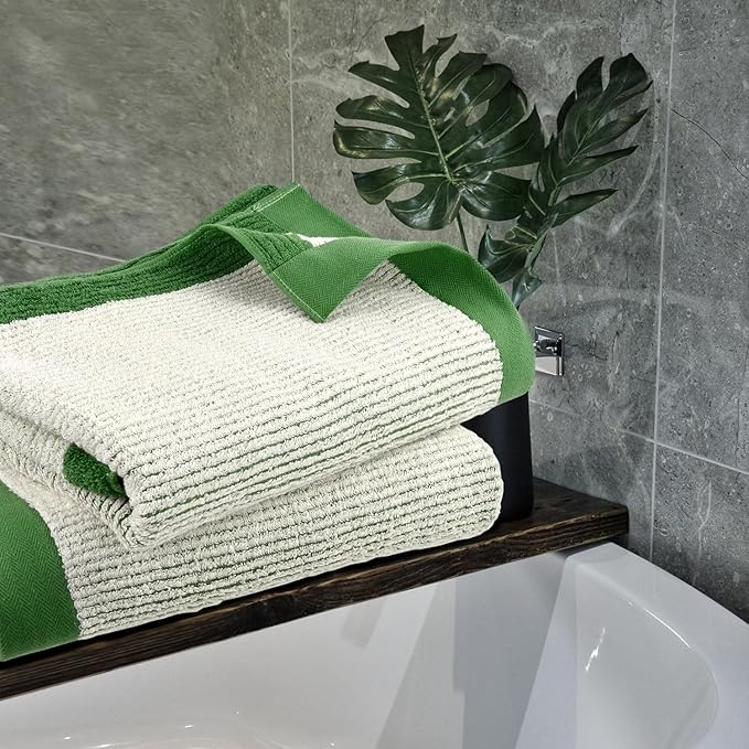 Cleanbear Shower Towel Soft Bath Towels for Bathroom, 2 Cotton Fluffy Bath Towels (520 GSM), 54 x 28 Inches, Green