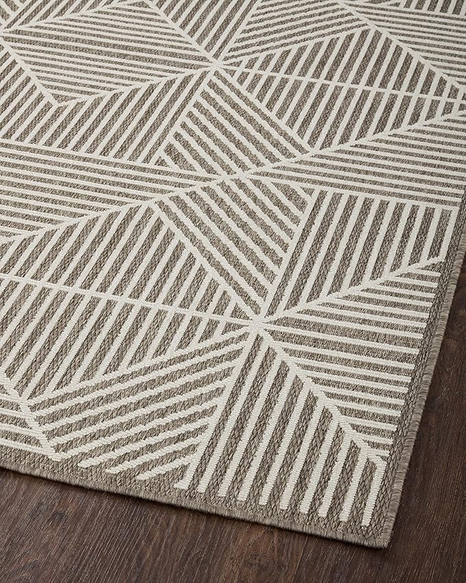 Loloi Rainier Collection RAI-03 Natural/Ivory 5'-3" x 7'-7" Area Rug