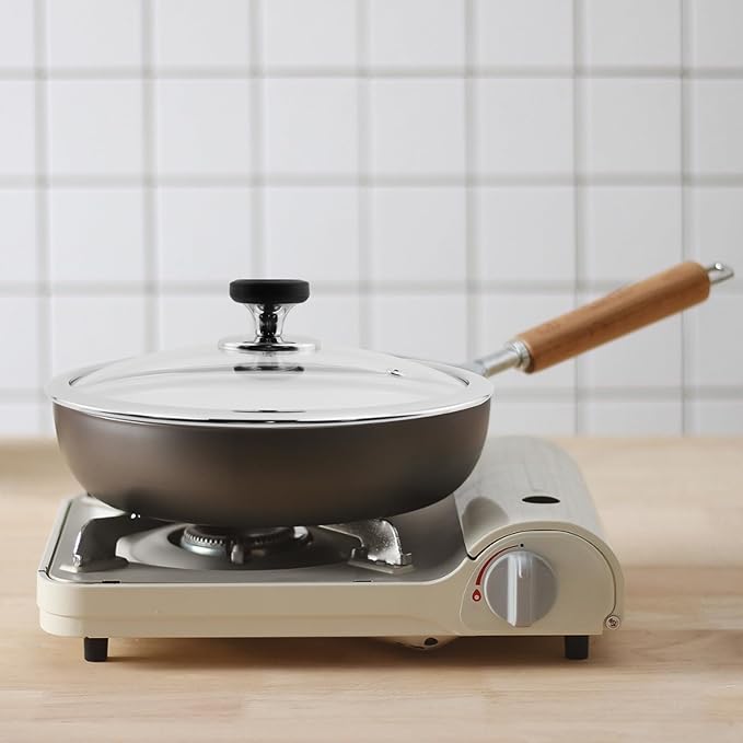 Woogim 9.5 Inch Tempered Glass Lid with Silicone Handle,Wide Edge for Secure Seal,Universal Cookware Cover, Dishwasher Safe,Oven Compatible up to 480℉,Compatible with Induction & Ceramic Cooktops