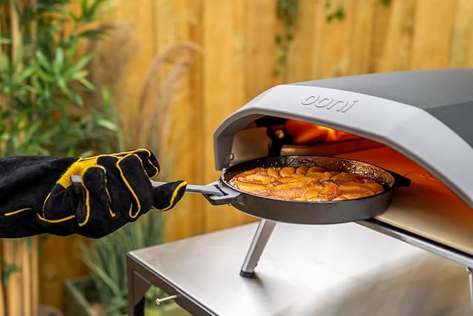 ooni Cast Iron Skillet Pan - 9" Round Fyring Skillet Pan with Removable Handle and Sainless Steel Trivet, Cast Iron Frying Pan, Pre-Seasoned Non-Stick Oven Safe Cookware, Pizza Oven & BBQ Accessories