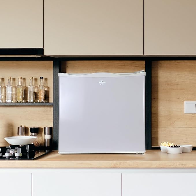 Koolatron Upright Deep freezer - 1 wired shelf, Garage Ready, Meat Storage, Manual Defrost, Space Saving, Congelador For Home, Apartment, Basement, Dorm, Room, 1.2 Cubic Feet Capacity White