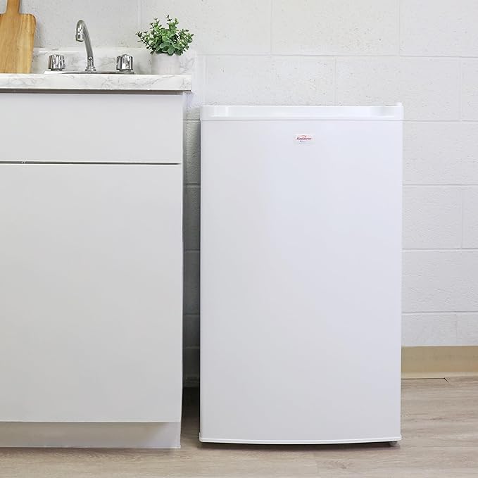 Koolatron 3.1 Cubic Feet Capacity White Upright freezer – 3 Wire Baskets, Garage Ready, Meat Storage, Manual Defrost, Space Saving, Congelador For Home, Apartment, Basement, Dorm, Room