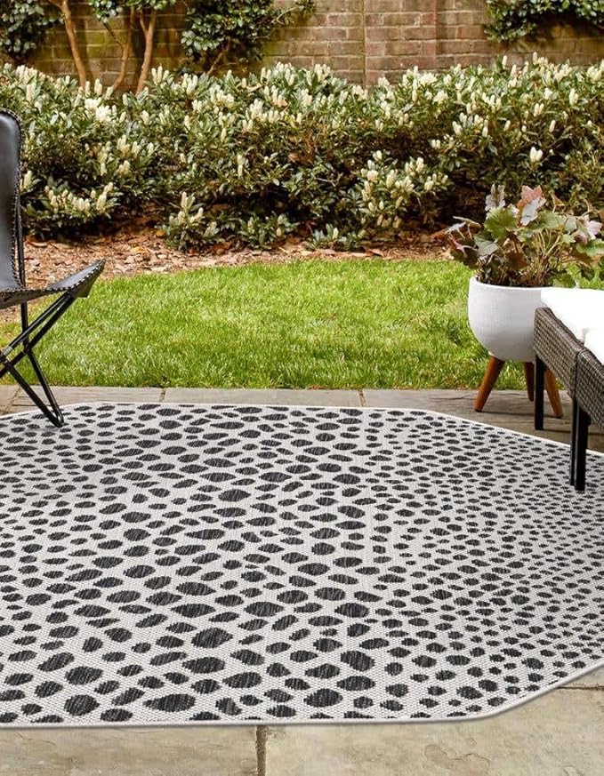 Unique Loom Jill Zarin Outdoor Collection Area Rug - Cape Town (7' 10'' Octagon, Black/ Ivory)