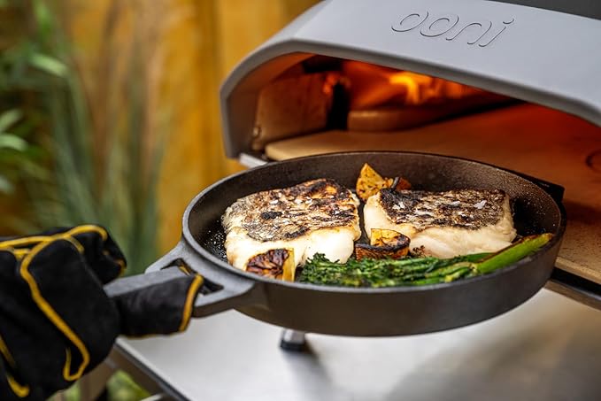 ooni Cast Iron Skillet Pan - 9" Round Fyring Skillet Pan with Removable Handle and Sainless Steel Trivet, Cast Iron Frying Pan, Pre-Seasoned Non-Stick Oven Safe Cookware, Pizza Oven & BBQ Accessories