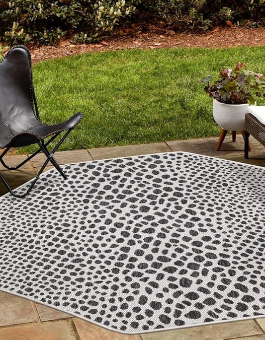 Unique Loom Jill Zarin Outdoor Collection Area Rug - Cape Town (7' 10'' Octagon, Black/ Ivory)