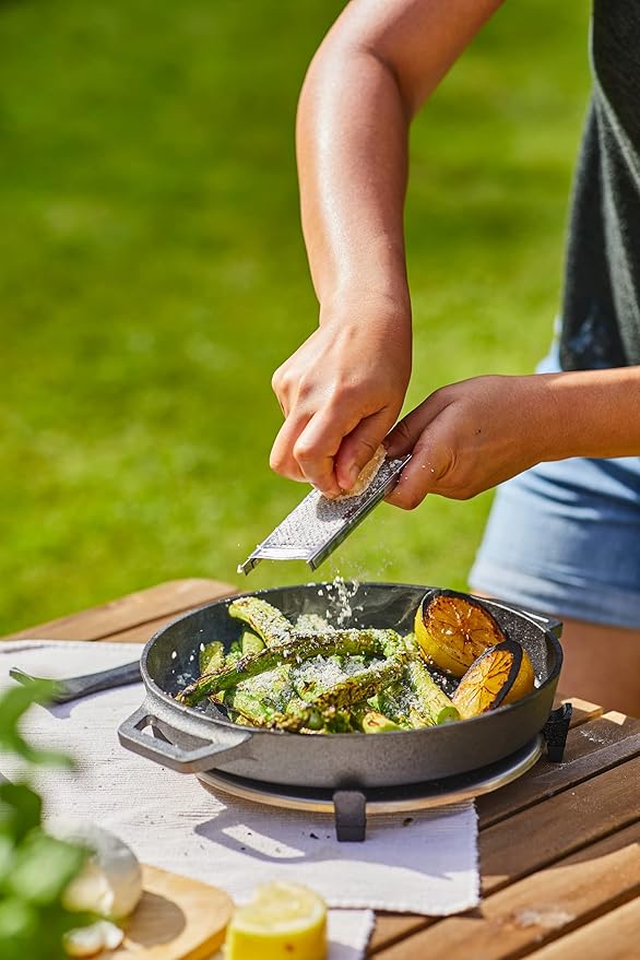 ooni Cast Iron Skillet Pan - 9" Round Fyring Skillet Pan with Removable Handle and Sainless Steel Trivet, Cast Iron Frying Pan, Pre-Seasoned Non-Stick Oven Safe Cookware, Pizza Oven & BBQ Accessories