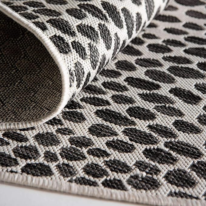 Unique Loom Outdoor Collection Area Rug - Cape Town (7' 10' x 10' Oval, Black/ Ivory)