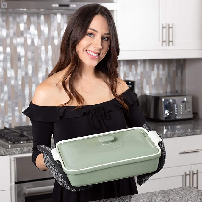 Stoneware Casserole Dish Bakeware Set with Lid, Covered Rectangular Dinnerware, Extra Large 4.23 Quart, 13 by 9 Inch, Verde Salvia [Sage Green]
