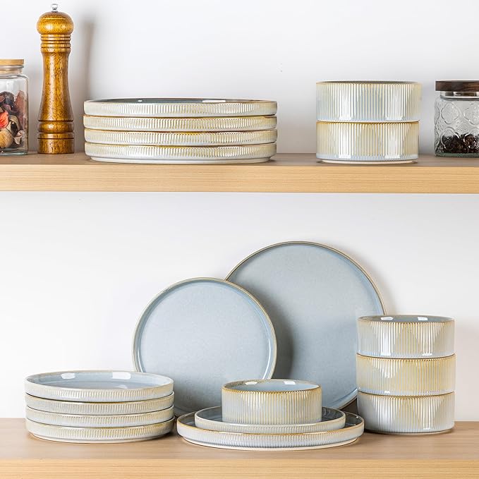 TheTerra Ceramic Dinnerware Sets for 4, 12 Pieces Porcelain Lightweight Speckled Plates and Bowls Sets, Scratch Resistant Dish Set, Oven & Microwave & Dishwasher Safe, Illusion Blue