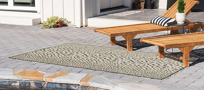 Unique Loom Outdoor Collection Area Rug - Cape Town (6' 1" x 9' Rectangle, Green/ Ivory)