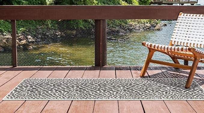 Unique Loom Outdoor Collection Area Rug - Cape Town (2' x 6' 1' Runner, Black/ Ivory)