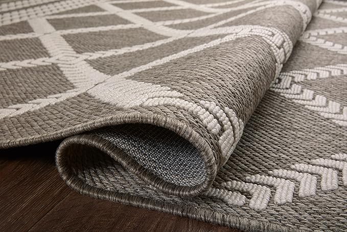 Loloi Rainier Collection RAI-05 Natural/Ivory 5'-3" x 7'-7" Area Rug