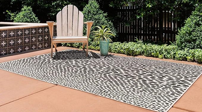 Unique Loom Outdoor Collection Area Rug - Cape Town (3' 3' x 5' 3' Rectangle, Black/ Ivory)