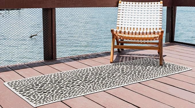 Unique Loom Outdoor Collection Area Rug - Cape Town (2' x 8' Runner, Black/ Ivory)