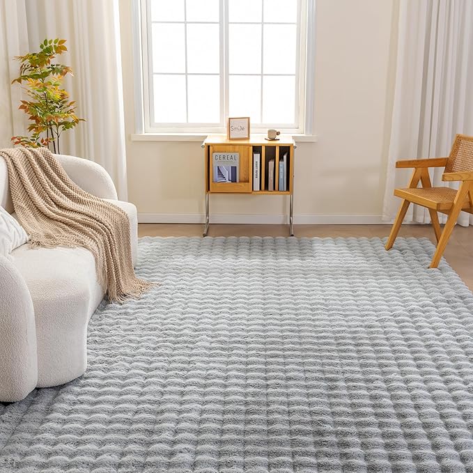 Amazon Basics Indoor Area Rug, 3D Bubble Washable Home Decor Carpet for Living Room, Bedroom, 5' W × 7' L, Grey