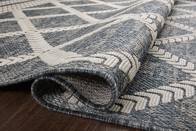 Loloi Rainier Collection RAI-05 Denim/Ivory 5'-3" x 7'-7" Area Rug