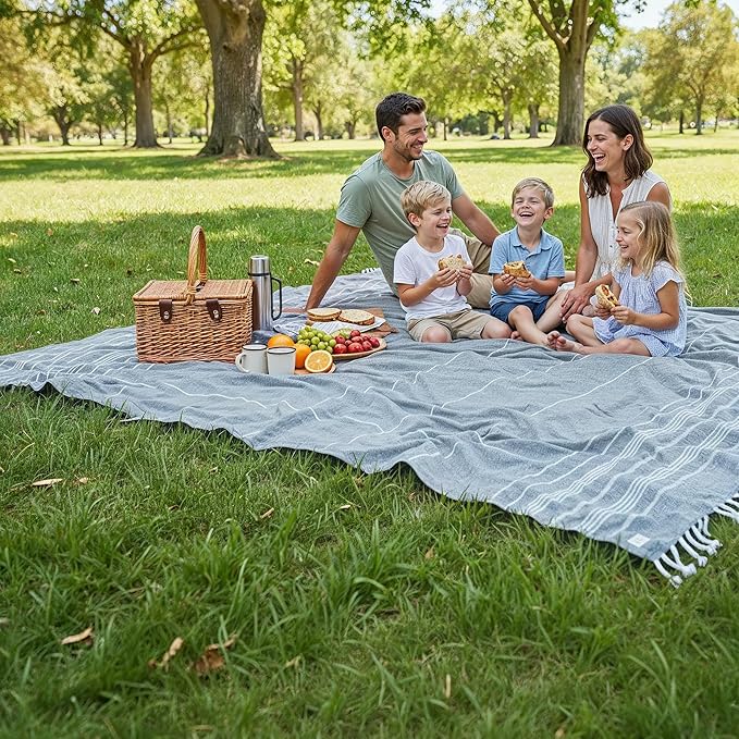 LANE LINEN Beach Towels Oversized - Picnic Blankets (82x82), Sand- Free Beach Accessories Must Haves for Family Vacations, Park Outings with Easy Carry, Quick Setup & Dry, Machine Washable – Sky Blue