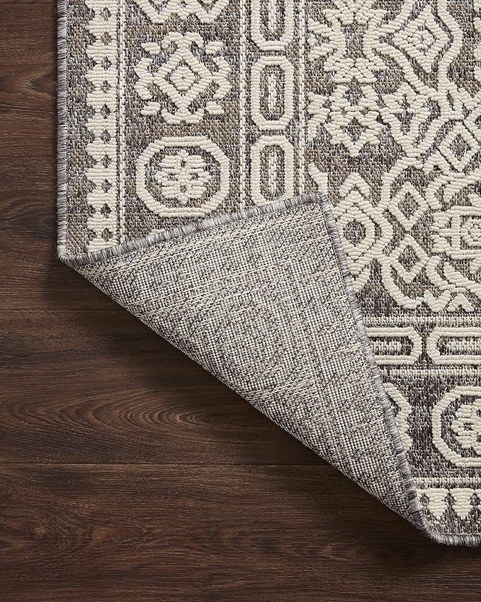 Loloi Rainier Collection RAI-02 Pebble/Ivory 5'-3" x 7'-7" Area Rug